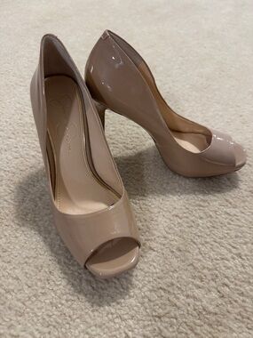 Jessica Simpson Nude Patent Peep-Toe Platform Pumps